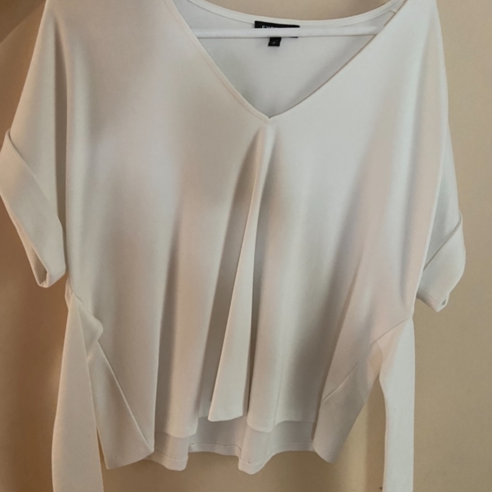 NEVER BEEN WORN Tie Front Blouse
